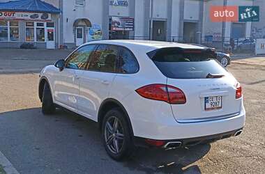 Внедорожник / Кроссовер Porsche Cayenne 2012 в 