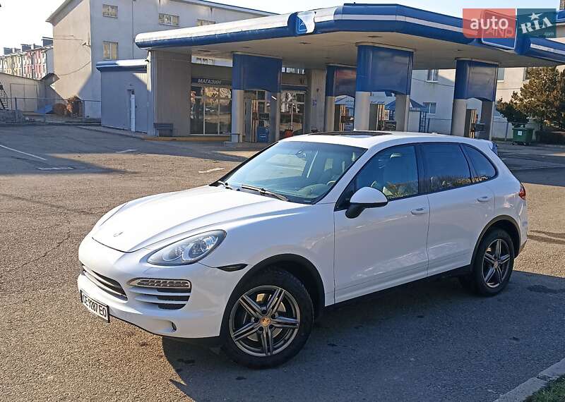 Внедорожник / Кроссовер Porsche Cayenne 2012 в Черновцах