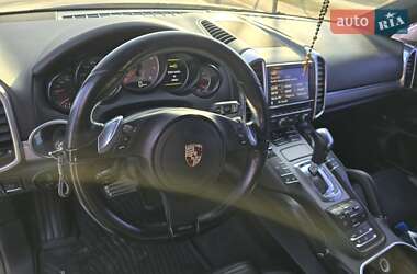 Внедорожник / Кроссовер Porsche Cayenne 2010 в 