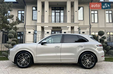 Внедорожник / Кроссовер Porsche Cayenne 2024 в 