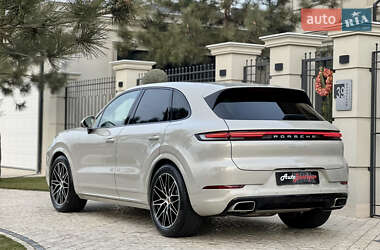 Внедорожник / Кроссовер Porsche Cayenne 2024 в 