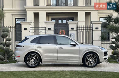 Внедорожник / Кроссовер Porsche Cayenne 2024 в 