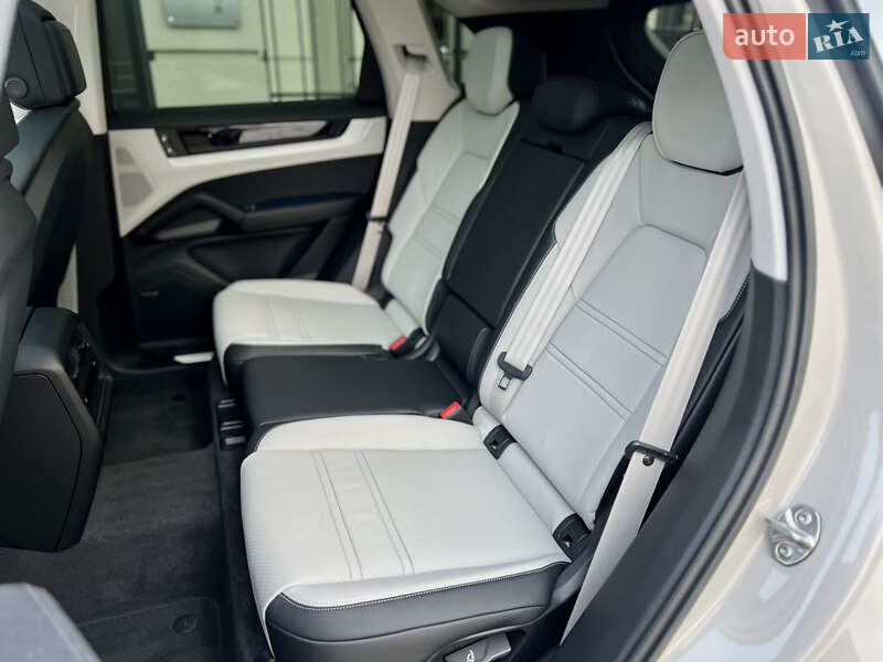 Внедорожник / Кроссовер Porsche Cayenne 2024 в Одессе