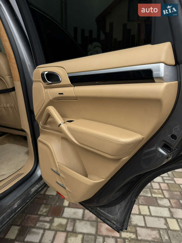 Позашляховик / Кросовер Porsche Cayenne 2013 в Львові