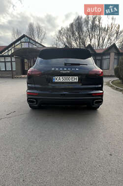 Внедорожник / Кроссовер Porsche Cayenne 2015 в 