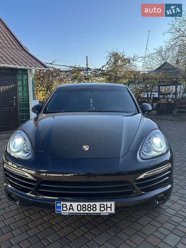 Позашляховик / Кросовер Porsche Cayenne 2012 в 