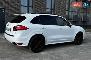 Внедорожник / Кроссовер Porsche Cayenne 2014 в 