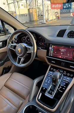 Внедорожник / Кроссовер Porsche Cayenne 2018 в 