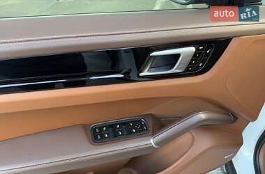 Позашляховик / Кросовер Porsche Cayenne 2018 в 