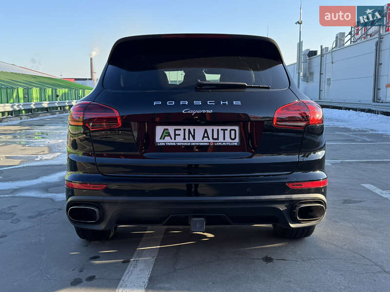 Внедорожник / Кроссовер Porsche Cayenne 2015 в Киеве