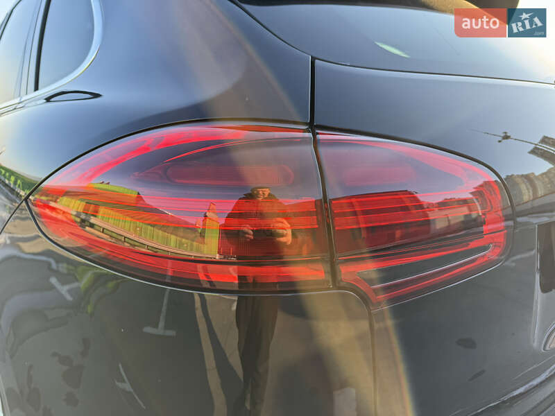 Внедорожник / Кроссовер Porsche Cayenne 2015 в Киеве