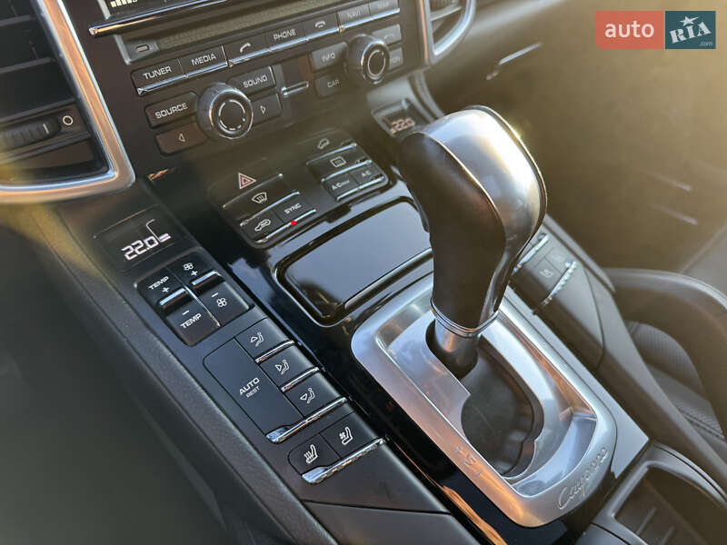 Внедорожник / Кроссовер Porsche Cayenne 2015 в Киеве