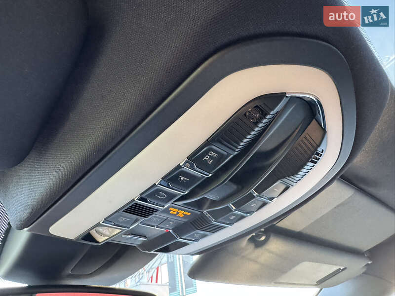 Внедорожник / Кроссовер Porsche Cayenne 2015 в Киеве