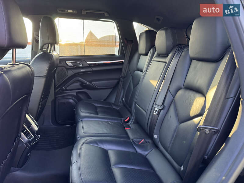 Внедорожник / Кроссовер Porsche Cayenne 2015 в Киеве