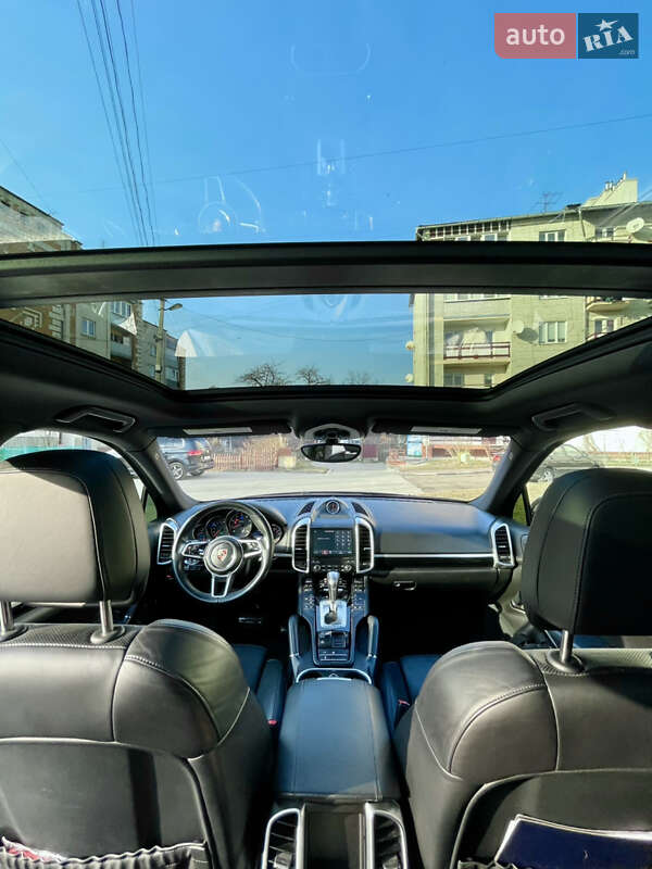 Внедорожник / Кроссовер Porsche Cayenne 2016 в Самборе