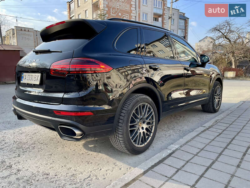 Внедорожник / Кроссовер Porsche Cayenne 2016 в Самборе