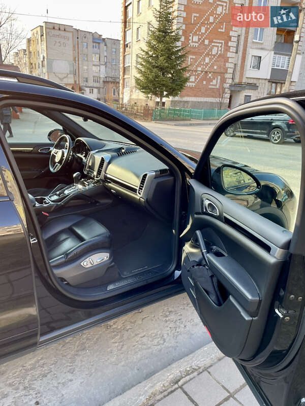 Внедорожник / Кроссовер Porsche Cayenne 2016 в Самборе фото 38 Внедорожник / Кроссовер Porsche Cayenne 2016 в Самборе