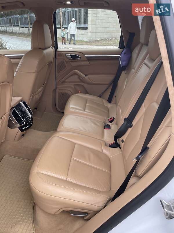 Позашляховик / Кросовер Porsche Cayenne 2012 в Києві