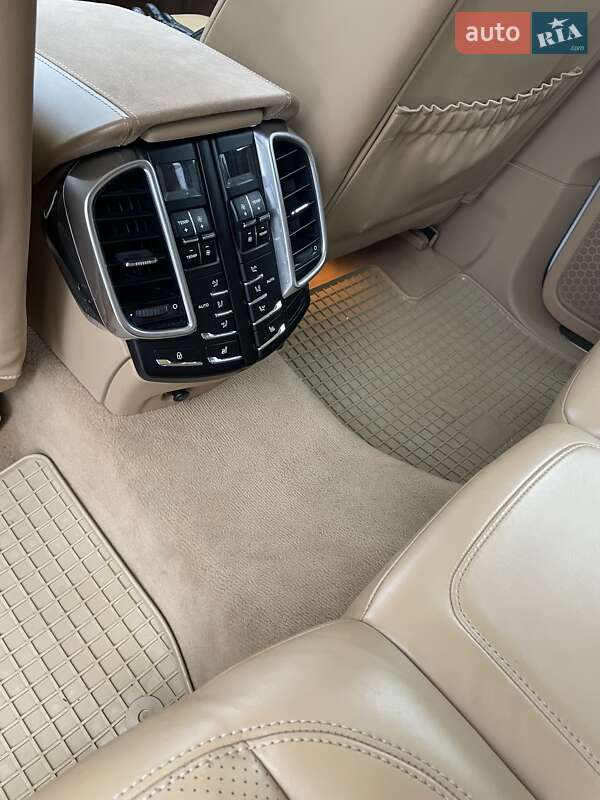Позашляховик / Кросовер Porsche Cayenne 2012 в Києві