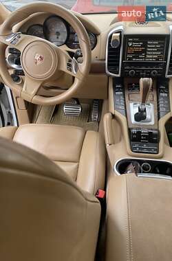 Внедорожник / Кроссовер Porsche Cayenne 2012 в 