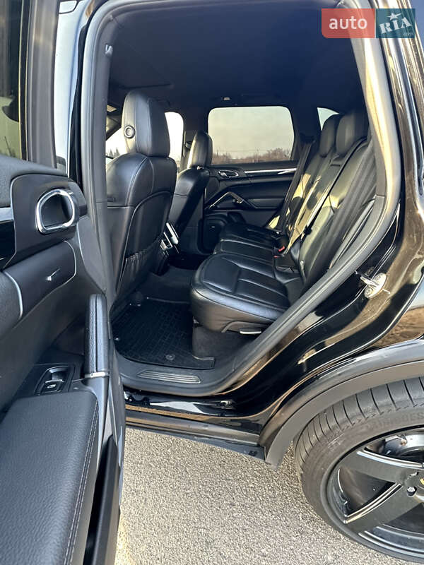 Внедорожник / Кроссовер Porsche Cayenne 2015 в Мироновке