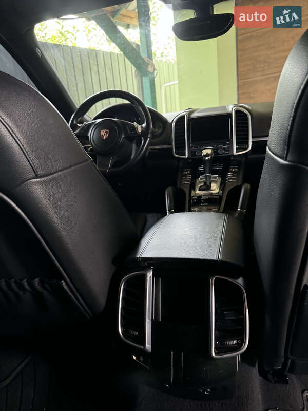 Позашляховик / Кросовер Porsche Cayenne 2012 в Тернополі