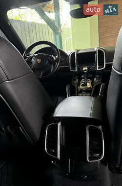 Позашляховик / Кросовер Porsche Cayenne 2012 в 