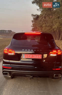 Внедорожник / Кроссовер Porsche Cayenne 2015 в Луцке