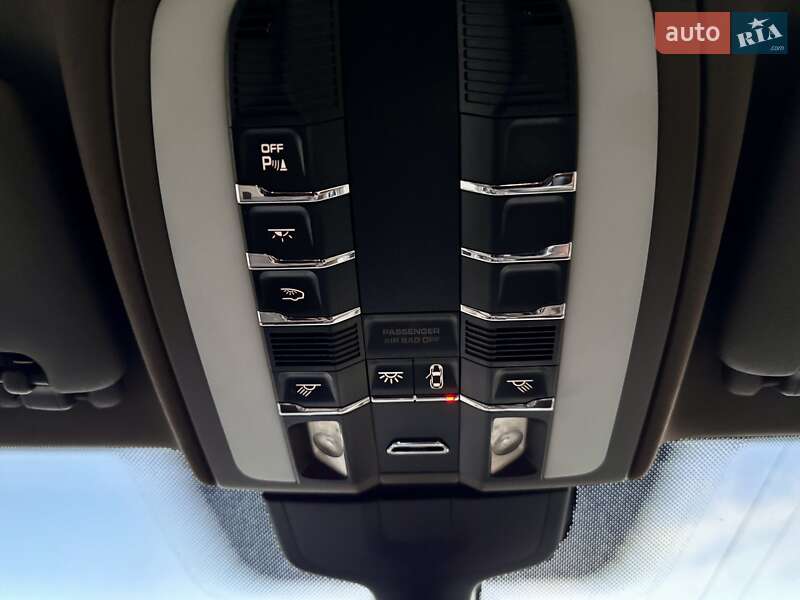Позашляховик / Кросовер Porsche Cayenne 2011 в Одесі