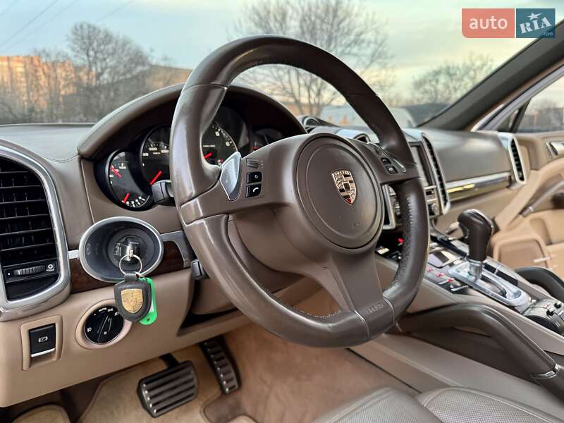Позашляховик / Кросовер Porsche Cayenne 2011 в Одесі