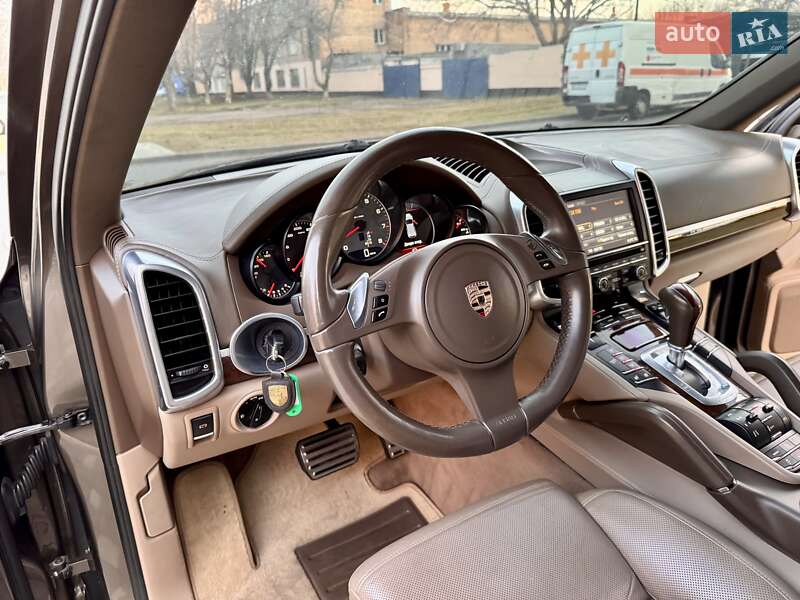 Позашляховик / Кросовер Porsche Cayenne 2011 в Одесі