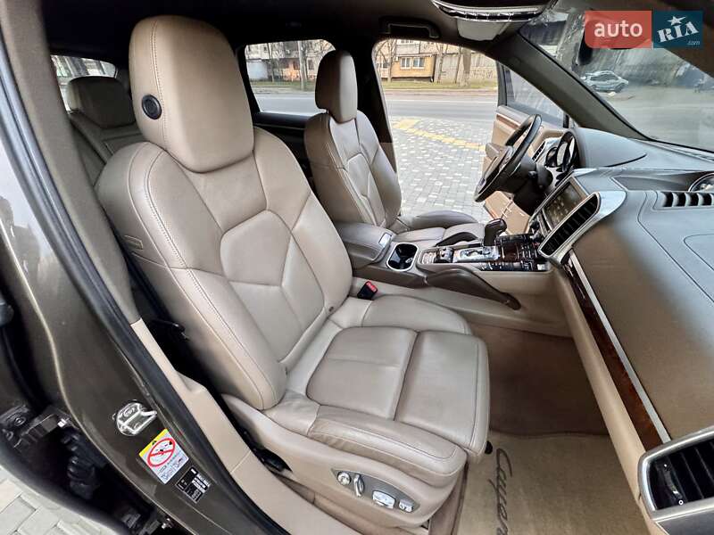 Позашляховик / Кросовер Porsche Cayenne 2011 в Одесі