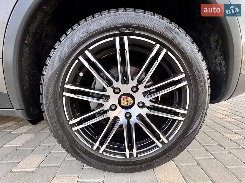 Позашляховик / Кросовер Porsche Cayenne 2011 в Одесі