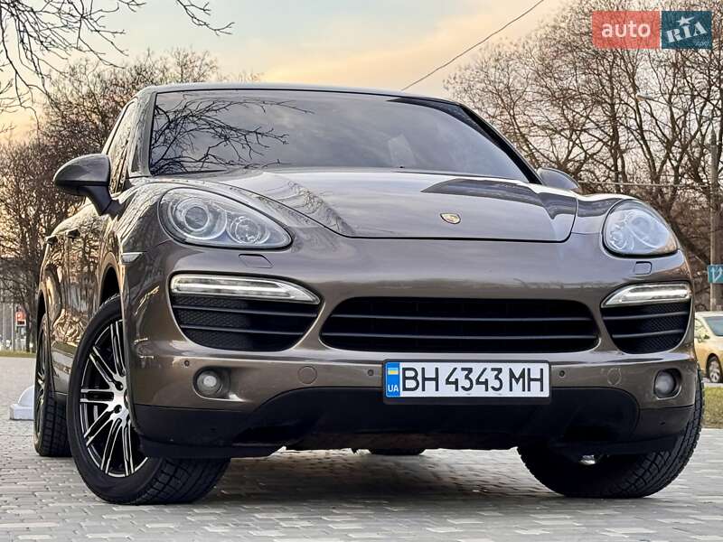 Внедорожник / Кроссовер Porsche Cayenne 2011 в 