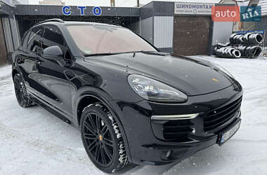 Внедорожник / Кроссовер Porsche Cayenne 2017 в 