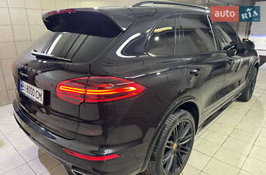 Внедорожник / Кроссовер Porsche Cayenne 2017 в 