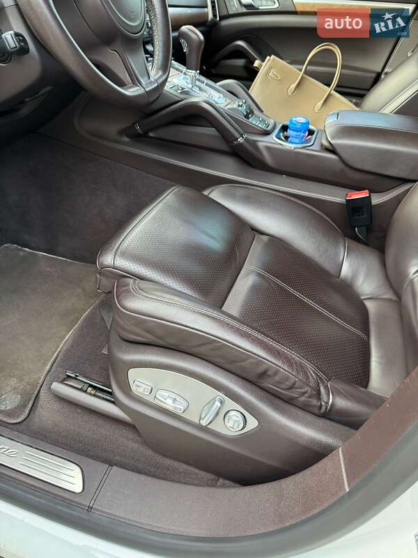 Внедорожник / Кроссовер Porsche Cayenne 2013 в Киеве