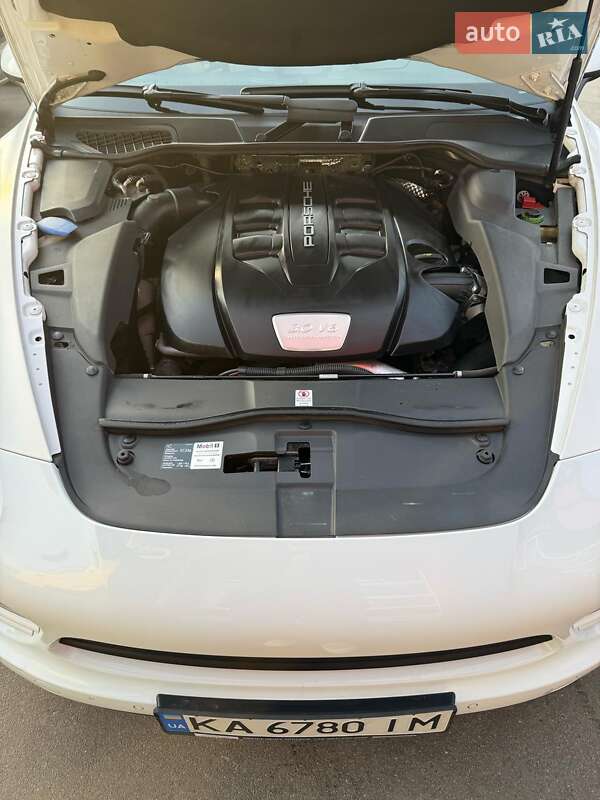 Внедорожник / Кроссовер Porsche Cayenne 2013 в Киеве