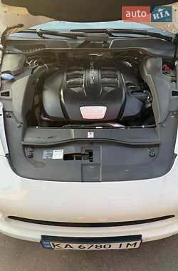 Внедорожник / Кроссовер Porsche Cayenne 2013 в 