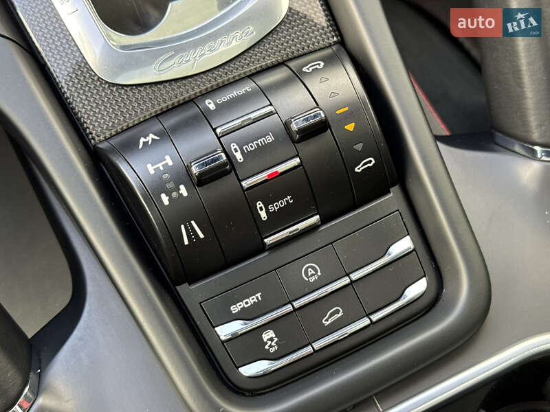 Позашляховик / Кросовер Porsche Cayenne 2013 в Києві