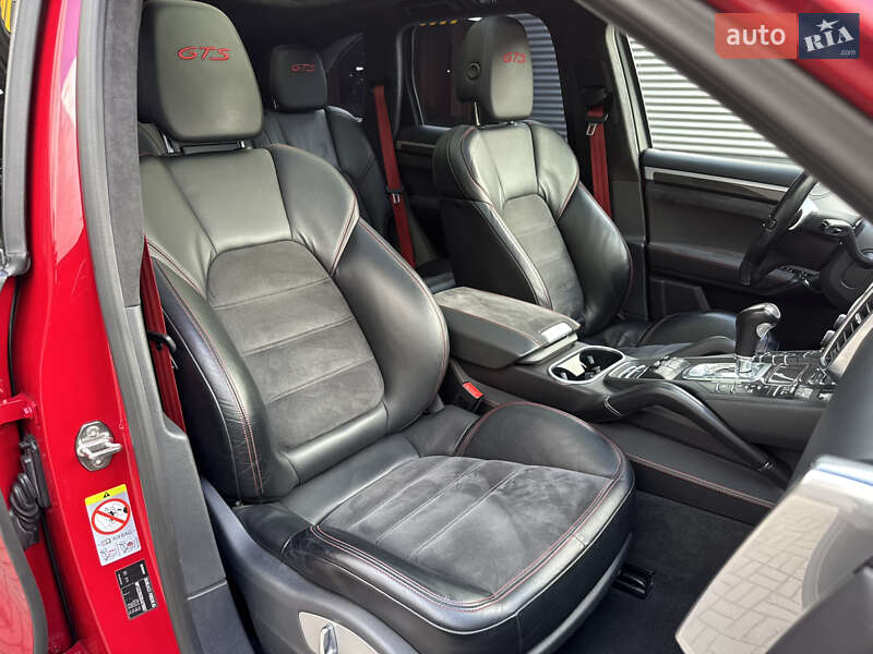 Позашляховик / Кросовер Porsche Cayenne 2013 в Києві