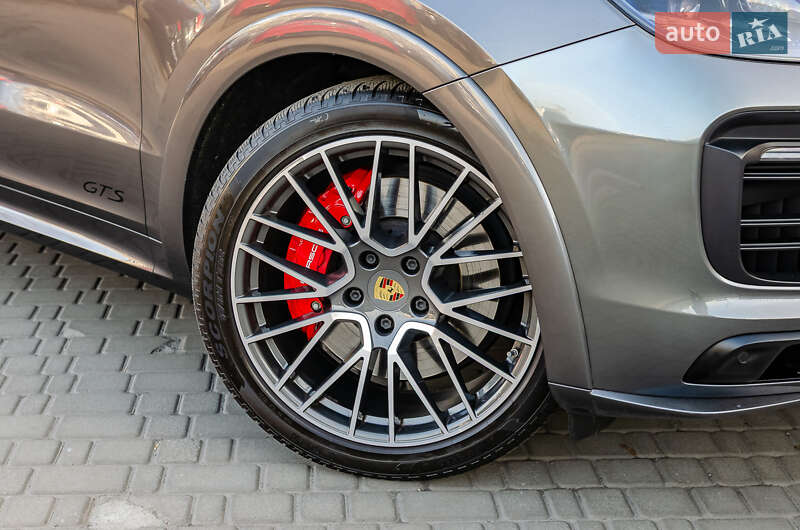 Внедорожник / Кроссовер Porsche Cayenne 2021 в Киеве