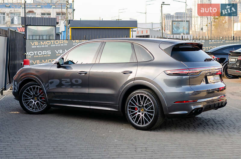 Внедорожник / Кроссовер Porsche Cayenne 2021 в Киеве