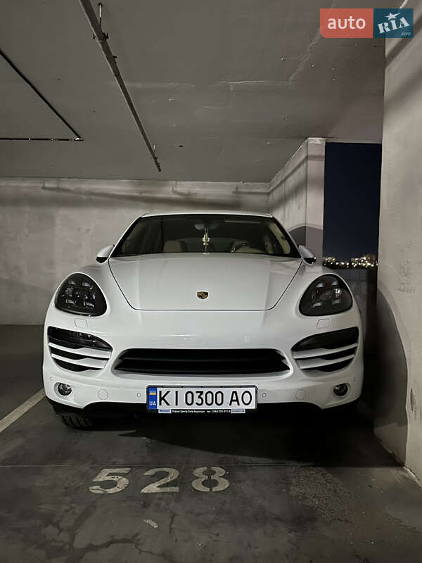 Позашляховик / Кросовер Porsche Cayenne 2013 в 