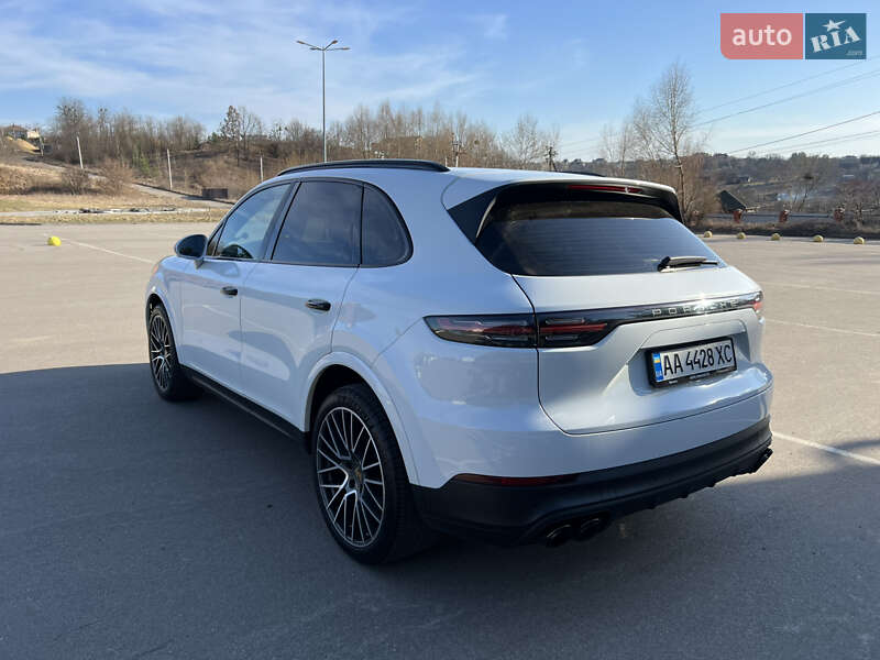 Внедорожник / Кроссовер Porsche Cayenne 2019 в Киеве