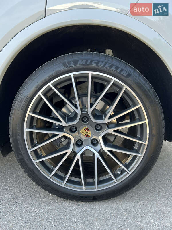 Внедорожник / Кроссовер Porsche Cayenne 2019 в Киеве