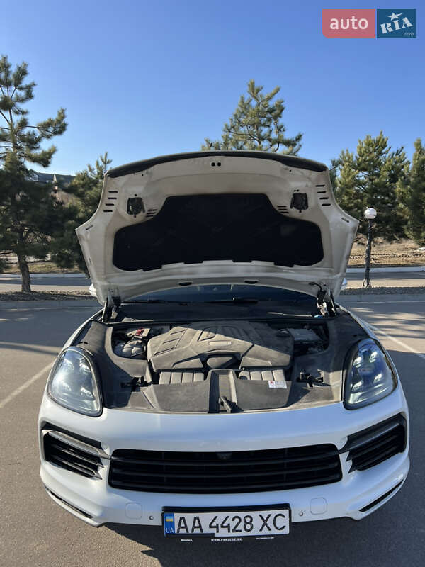 Внедорожник / Кроссовер Porsche Cayenne 2019 в Киеве