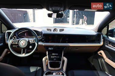 Позашляховик / Кросовер Porsche Cayenne 2023 в 