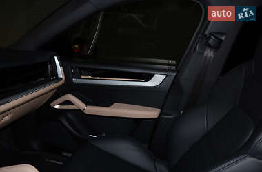 Позашляховик / Кросовер Porsche Cayenne 2023 в 
