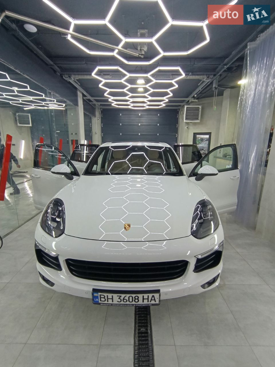 2016 Porsche Cayenne - мініатюра 15